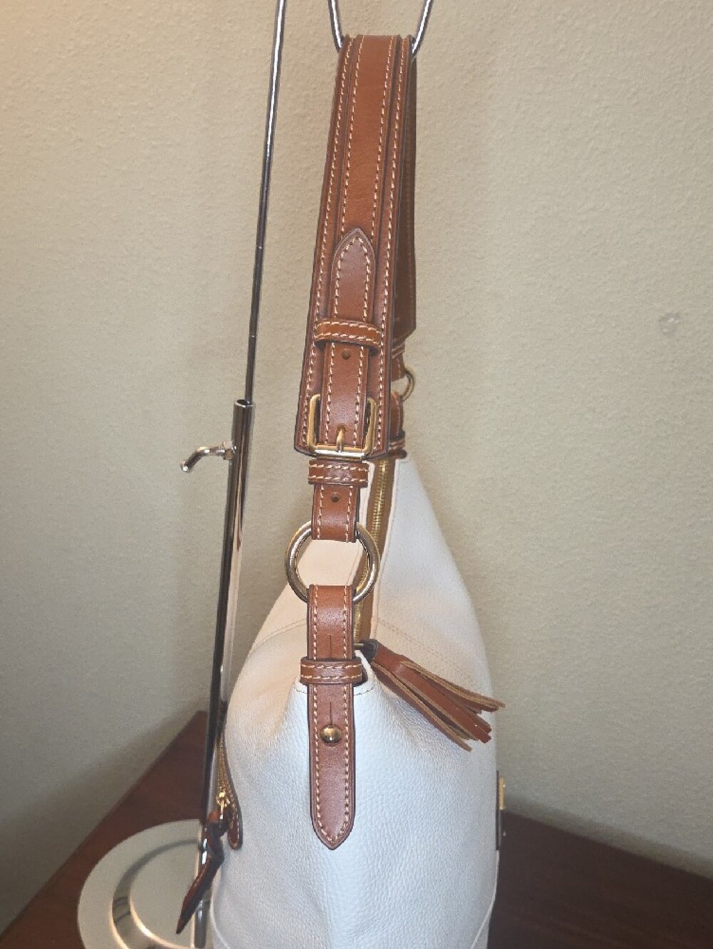 Sale! NWOT Dooney & Bourke White Pebble Leather Shoulder Bag with Brown strap. - Picture 4 of 13